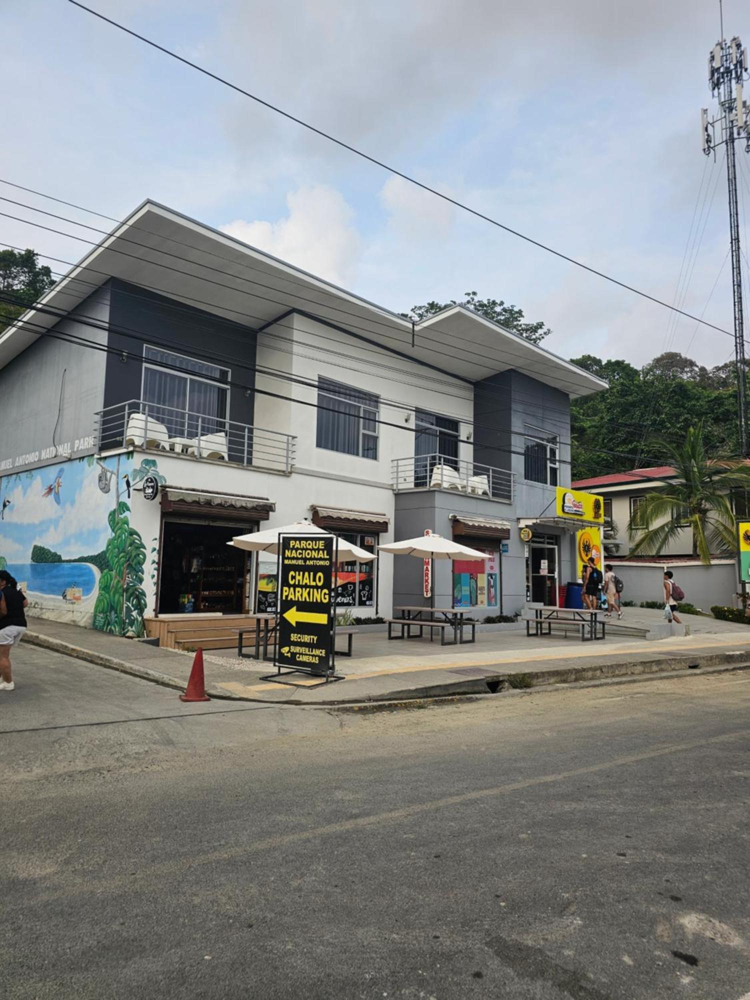 Pura Vida Apartments Quepos Bagian luar foto